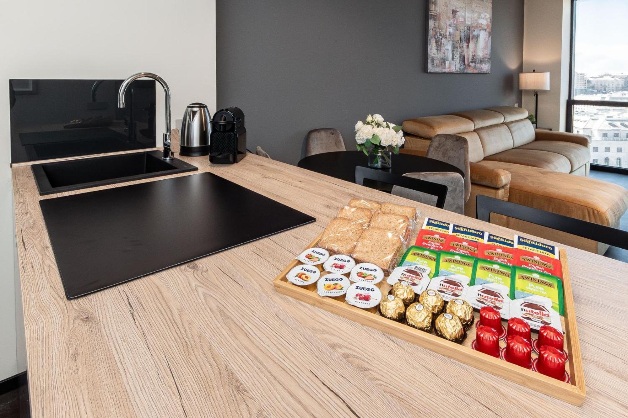 Free Parking In Luxury Suite With City View - Steps To Brignole Train Station Genoa Exterior photo